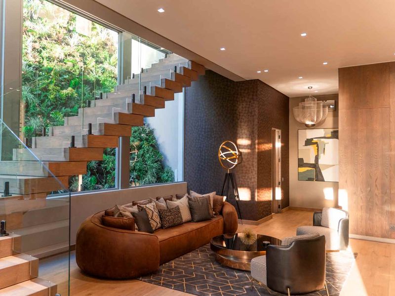 PINNACLE OF LUXURY LIVING - Photo 10
