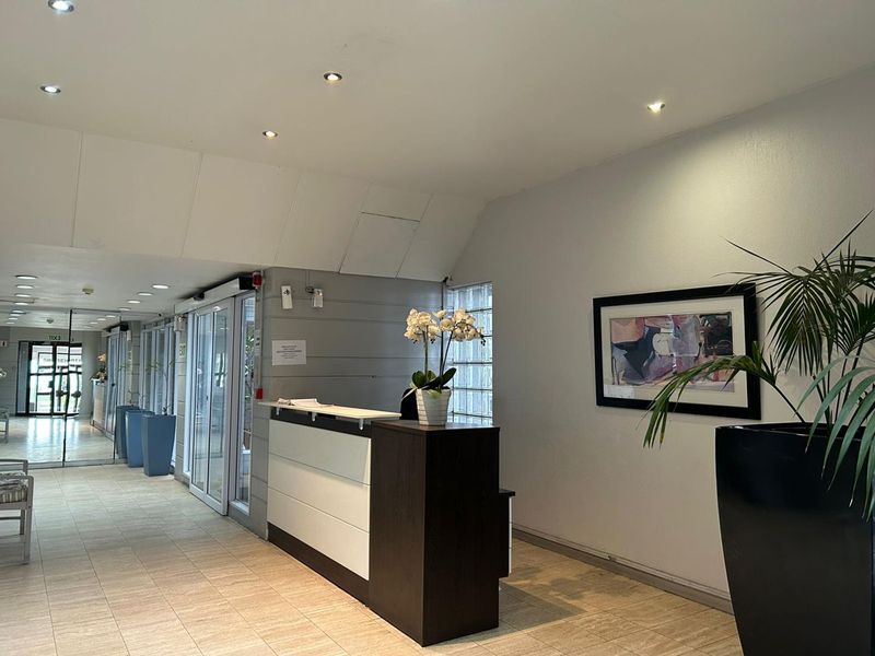 Modern 1-Bedroom Apartment To Rent – Three Anchor Bay - Photo 10