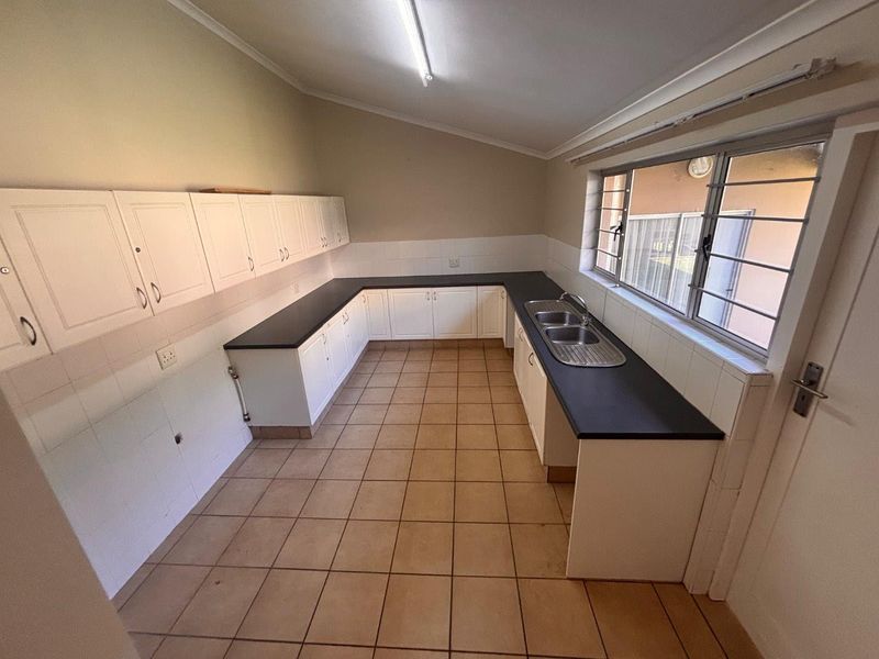 Spacious 4-Bedroom Family Home to Rent in Atholl Heights, Westville | Pool, Entertainment Area & Pet-Friendly - Photo 10