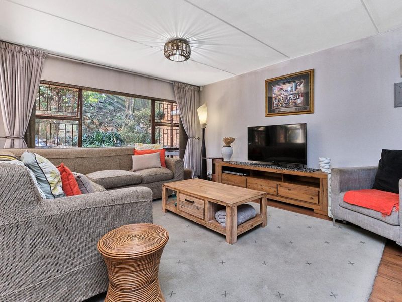 Fantastic property walking distance to the schools. - Photo 2