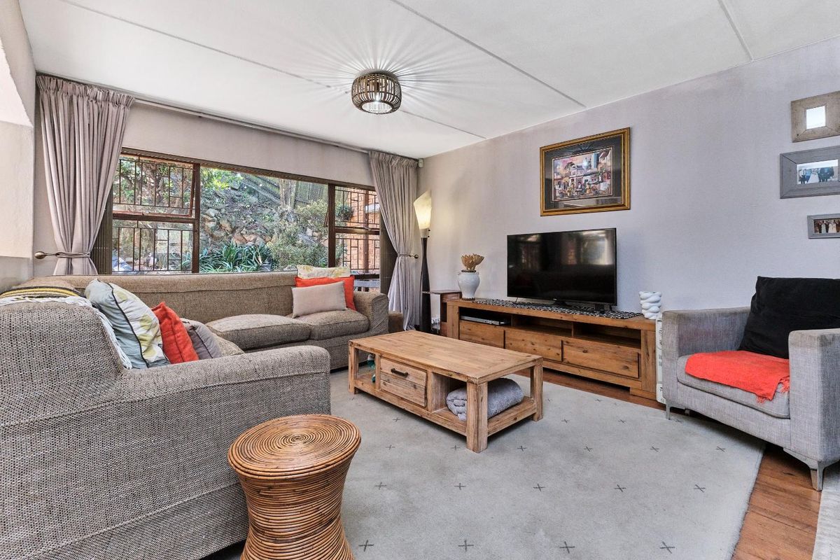 Fantastic property walking distance to the schools. - Photo 2