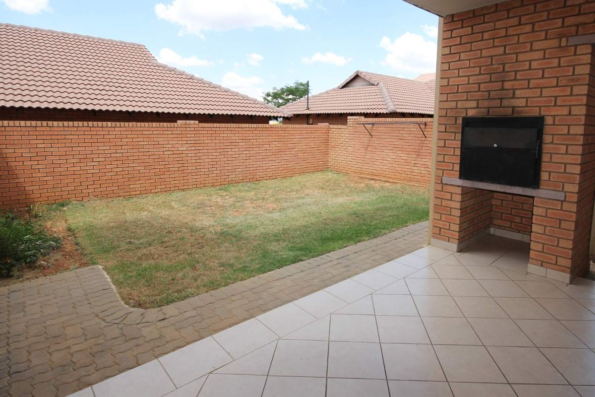 Loadshedding free area - A perfect lock up and go! - Photo 3