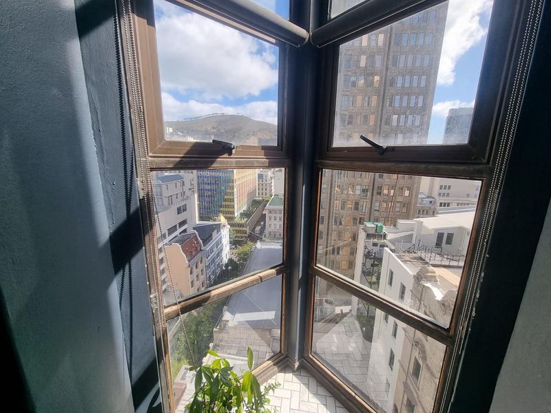 Stylish Loft Living in the Iconic Mutual Heights – Cape Town CBD - Photo 2