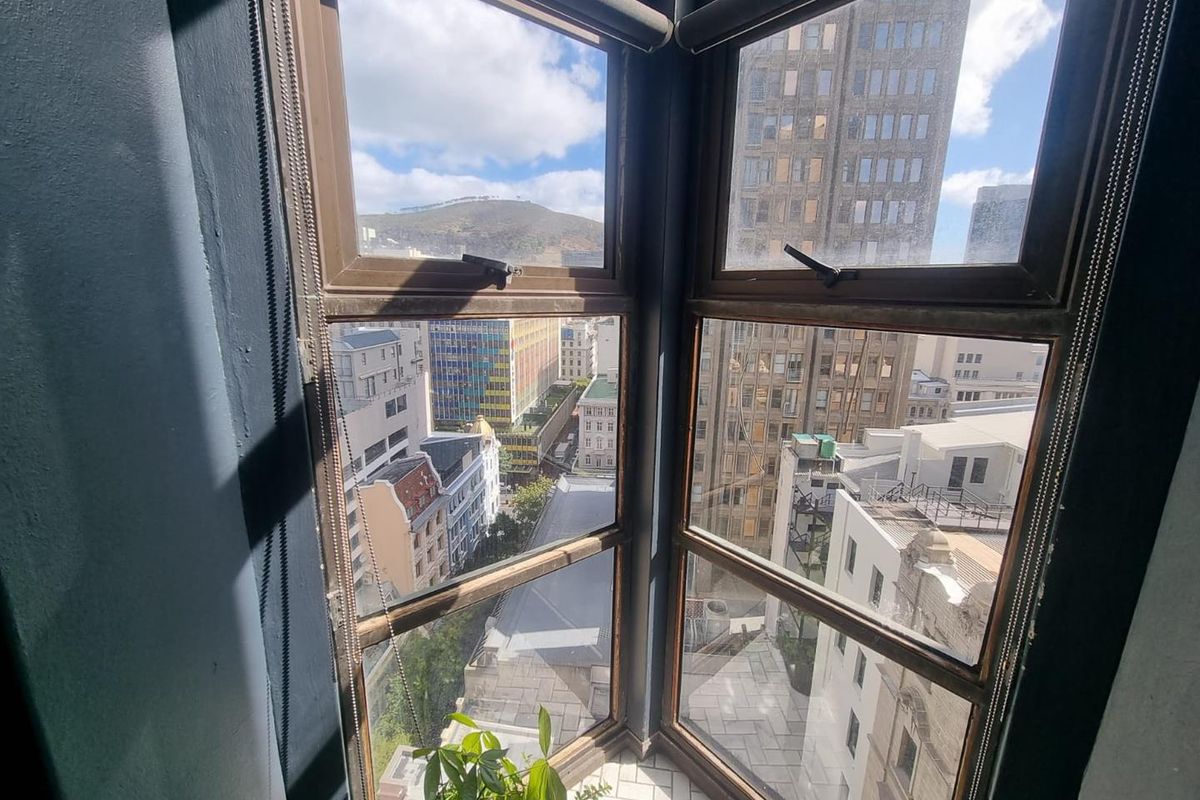 Stylish Loft Living in the Iconic Mutual Heights – Cape Town CBD - Photo 2