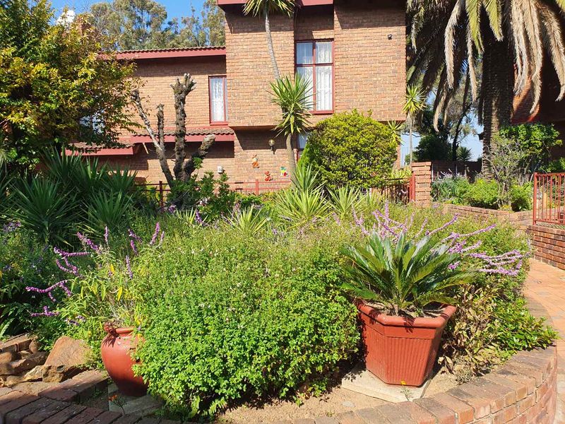 No Transfer Duty Linmeyer Gardens Sectional Title Facebrick Spacious Duplex - Photo 8