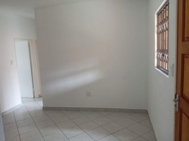 TWO BEDROOM TOWNHOUSE FOR SALE IN DAWN PARK - Photo 7