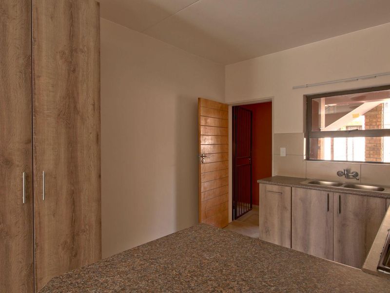 2Bed - Ground Floor Apartment - Photo 3