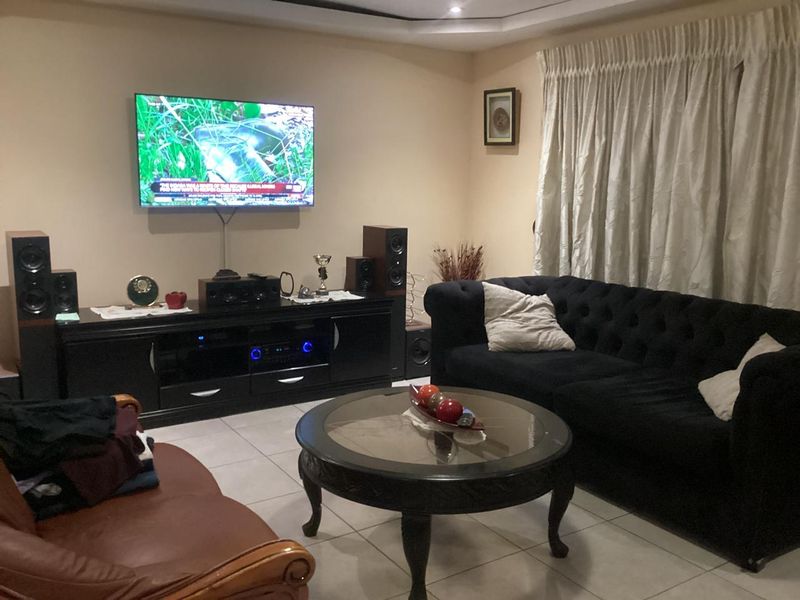 Family Home for Sale - Photo 3