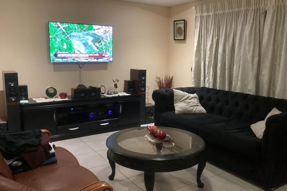 Family Home for Sale - Photo 3