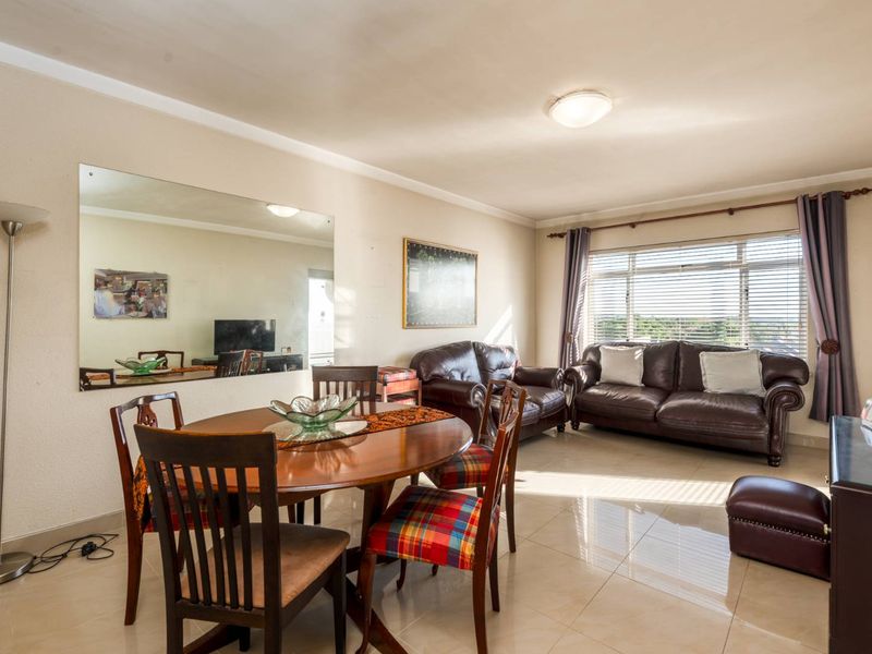 Comfortable 3 bedroom apartment with balcony - Photo 3