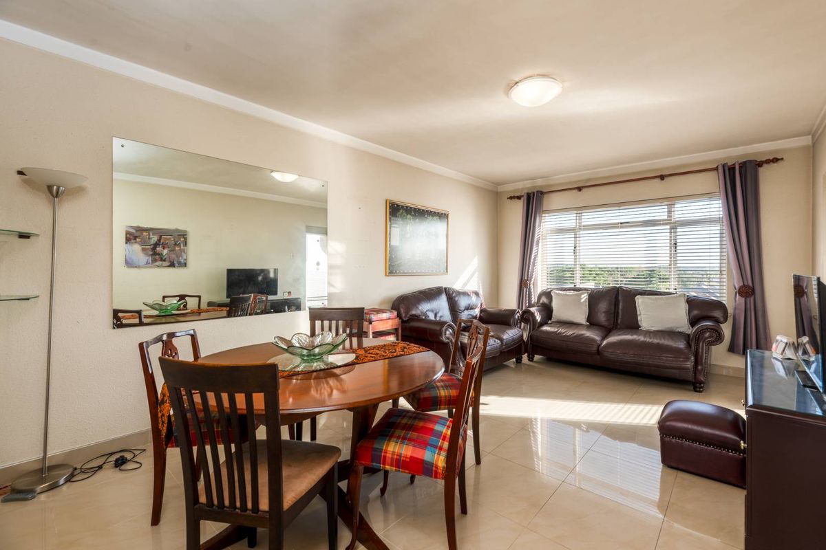 Comfortable 3 bedroom apartment with balcony - Photo 3