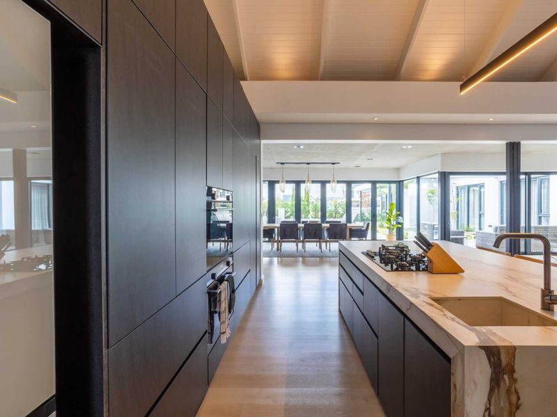 Exceptional Five-Bedroom Furnished Home to Rent in La Vue Neighbourhood on Val de Vie Estate - Photo 5