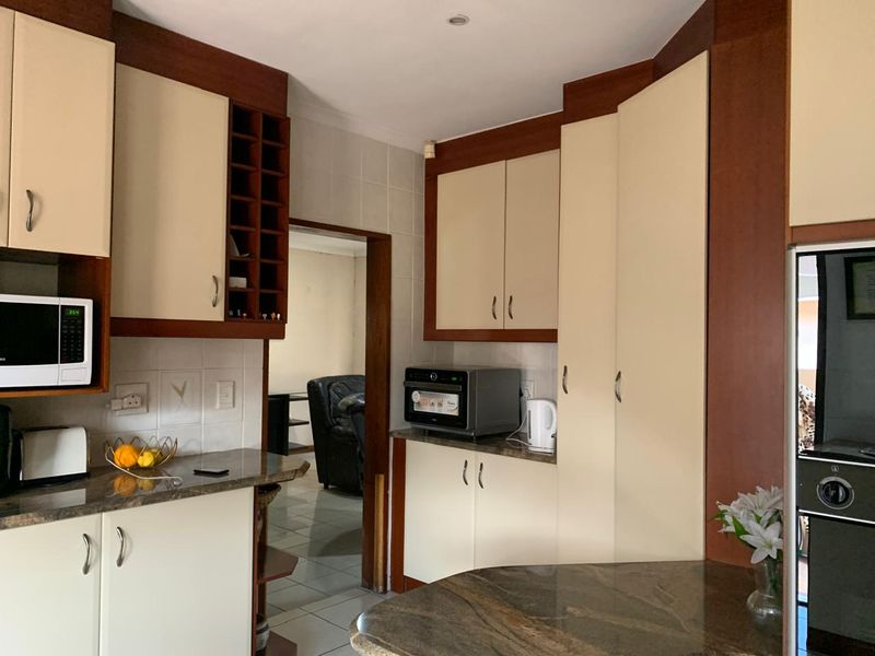 Four Bedroom House to Rent in Pinetown (Manors) - Photo 4