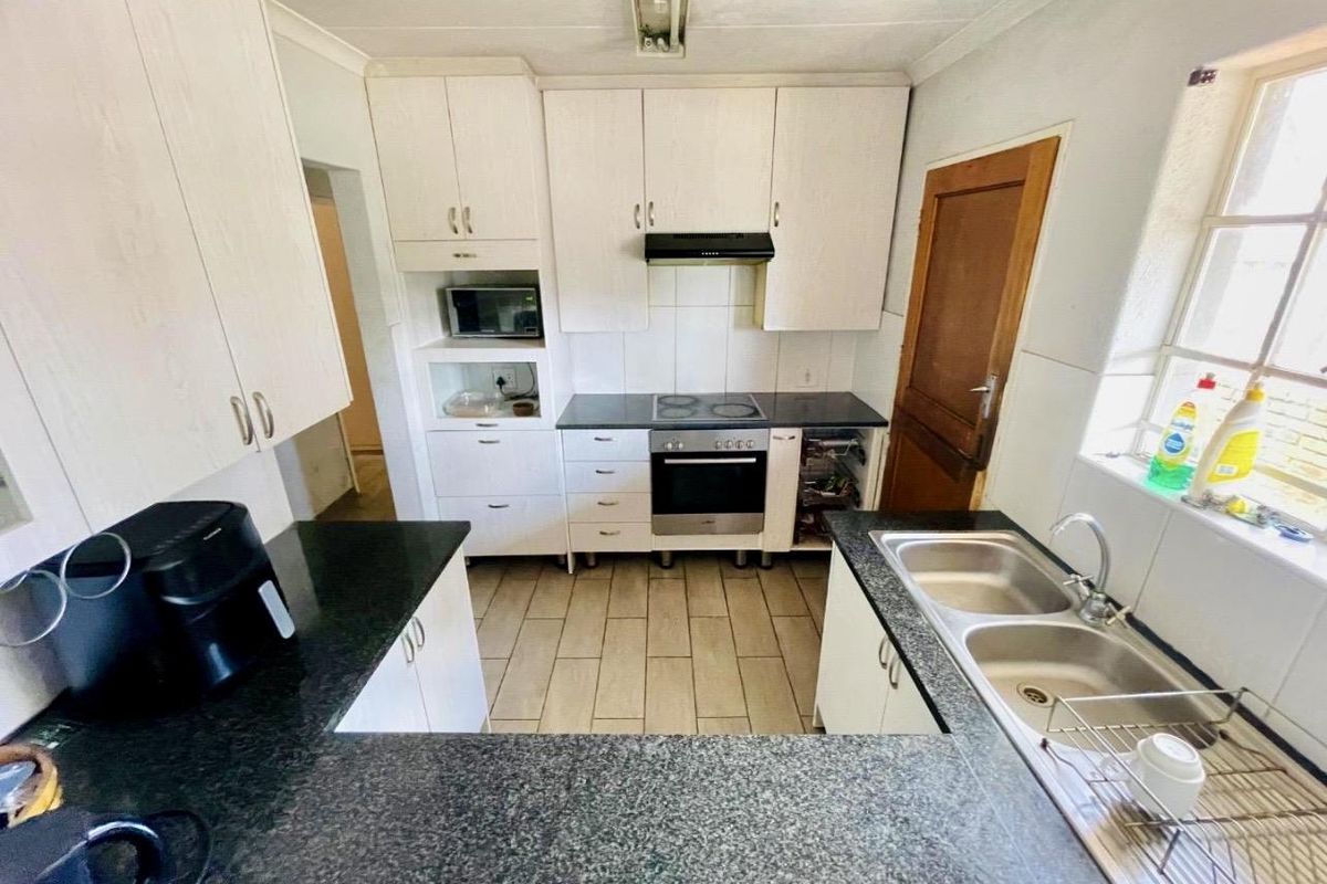 Spacious Family Home for Sale in Mulbarton - Photo 3