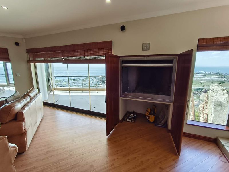 5 Bedroom House For Sale in Blueberry Hill, St Helena Bay, Western Cape - Photo 8