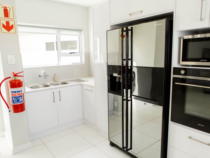3 Bedrooms Fully Furnished Townhouse To Rent in Long Beach - Photo 8