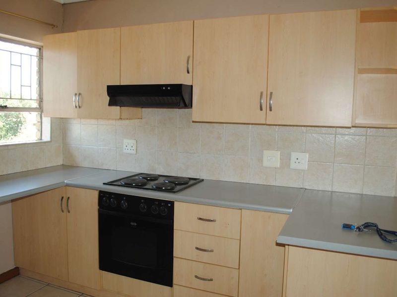 Neat Face-Brick Townhouse 2 Bedroom with Car port - Photo 5