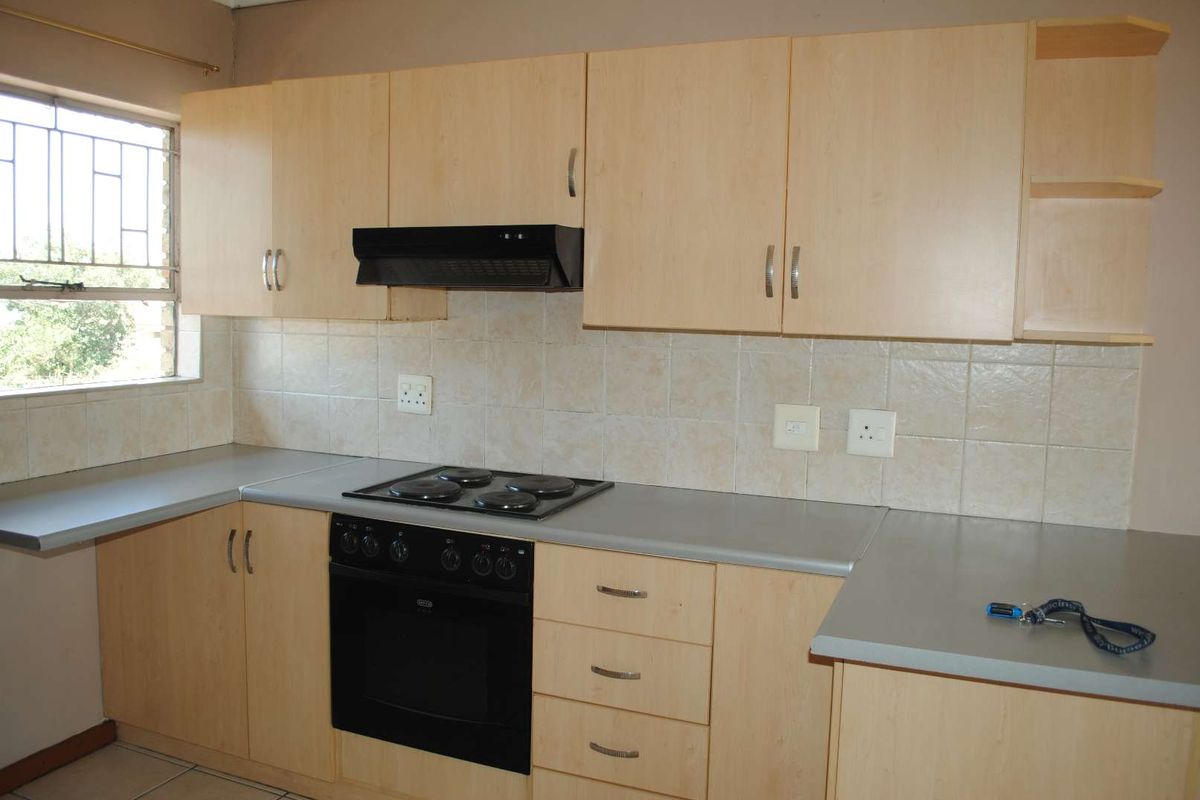 Neat Face-Brick Townhouse 2 Bedroom with Car port - Photo 5
