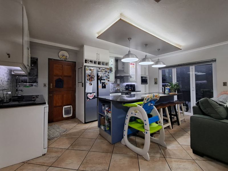 3 Bedroom Duplex in Secure Albemarle Estate - Photo 5