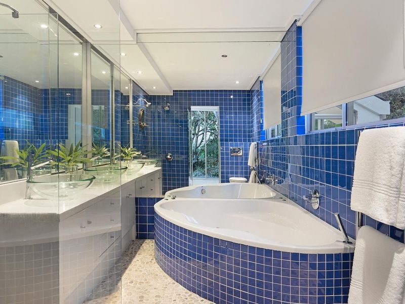 4 bedroom Bungalow For Sale in Glen Beach, Camps Bay - Photo 2
