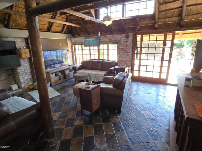 "Live Off-Grid Luxury: Solar Power & Borehole Freedom" - Photo 2