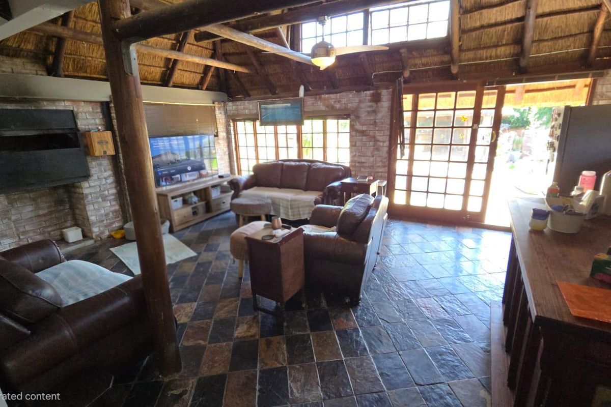 "Live Off-Grid Luxury: Solar Power & Borehole Freedom" - Photo 2