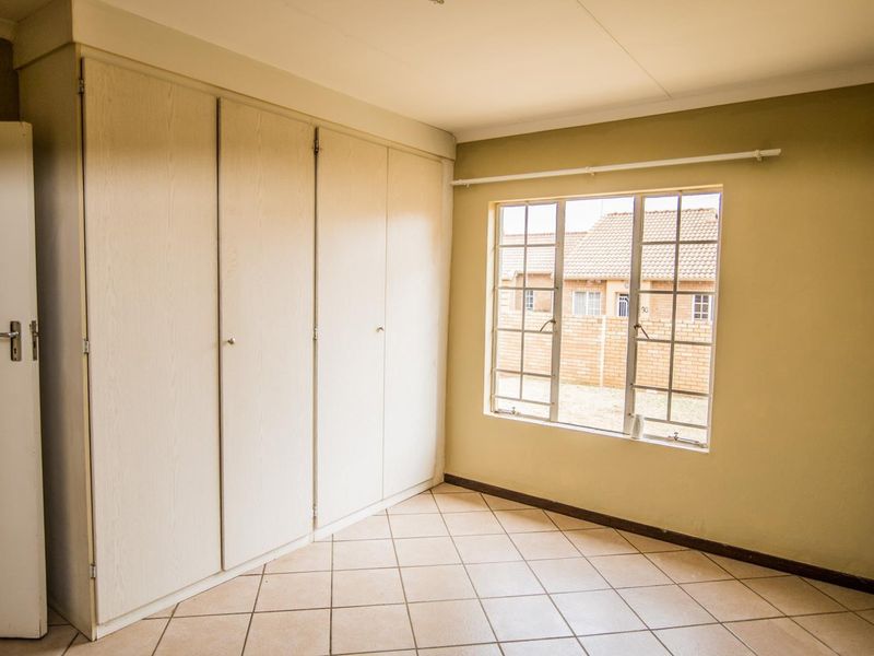 3 Bedroom Simplex With A Private Garden - Photo 8