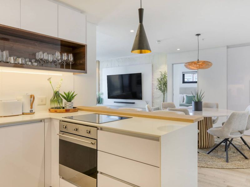 Airbnb-Ready Gem in Cape Town’s Hottest Address - Photo 6
