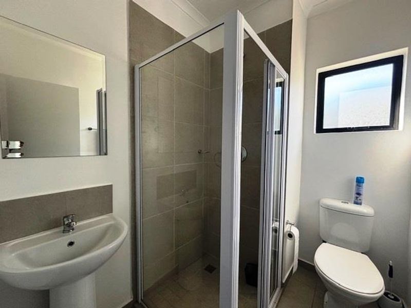 Modern 2 Bedroom Apartment for Rent in Waterfall, Hillcrest - Photo 9
