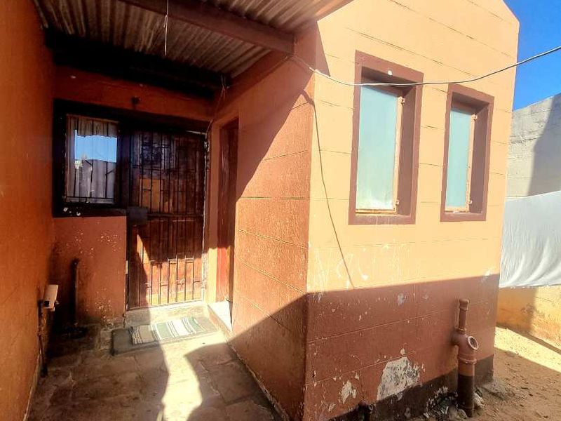 SINGLE QUARTER HOUSE FOR SALE - Photo 2