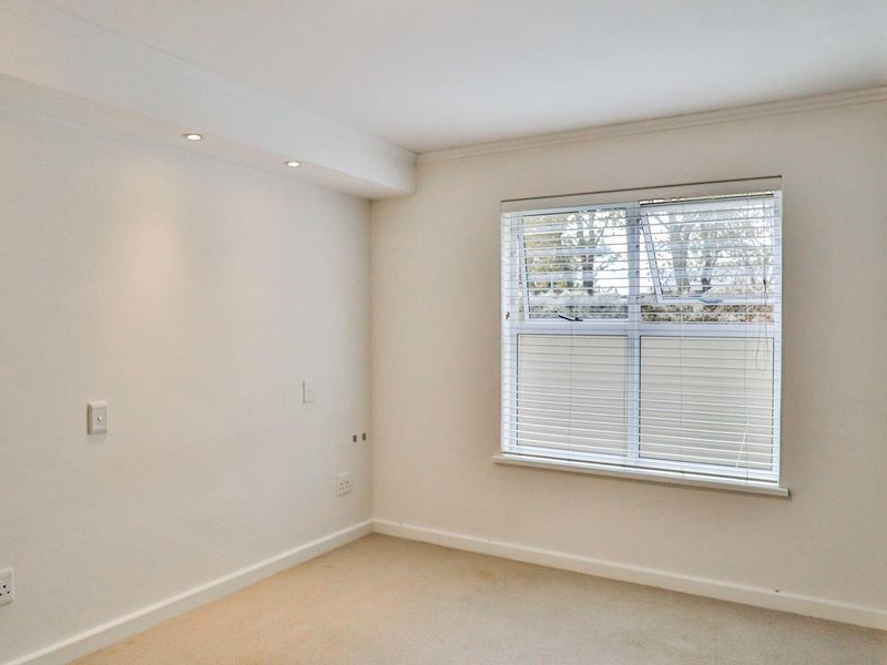 Modern Ground-Floor Apartment in Kenilworth – Ideal for Comfortable Living - Photo 8