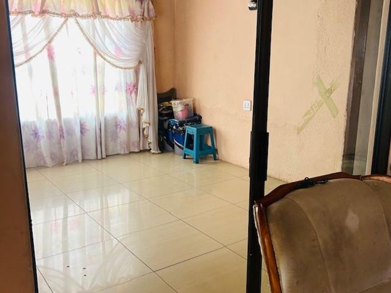 3 Bedroom house with 3 big outside Rooms - Photo 8