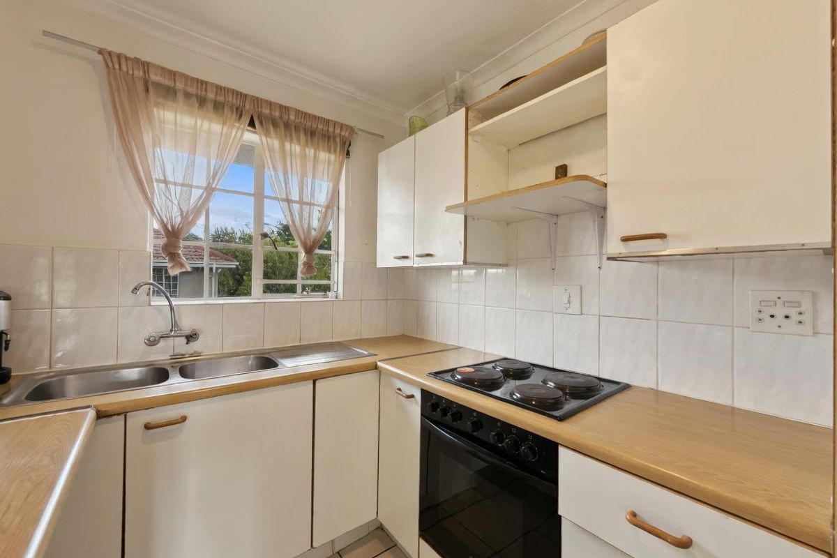 Unlock Value in Elarduspark: 2-Bed, 2-Bath Unit with Great Potential - Photo 5