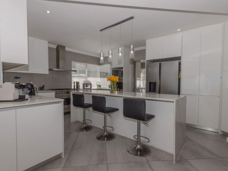 Extravagant Coastal Home in Sunset Beach - Photo 7