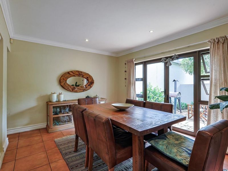 Classic 5-Bedroom, 4-Bathroom Family Home for Rent - Photo 5