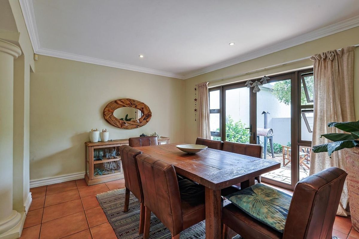 Classic 5-Bedroom, 4-Bathroom Family Home for Rent - Photo 5