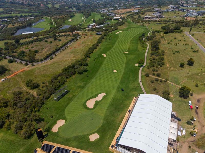Elevated Luxury: Golf Course Stand with Panoramic Views of the Steyn City - Photo 4