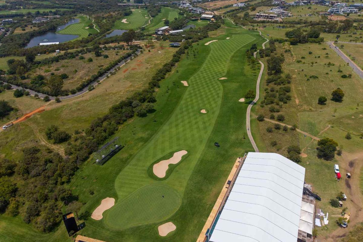 Elevated Luxury: Golf Course Stand with Panoramic Views of the Steyn City - Photo 4
