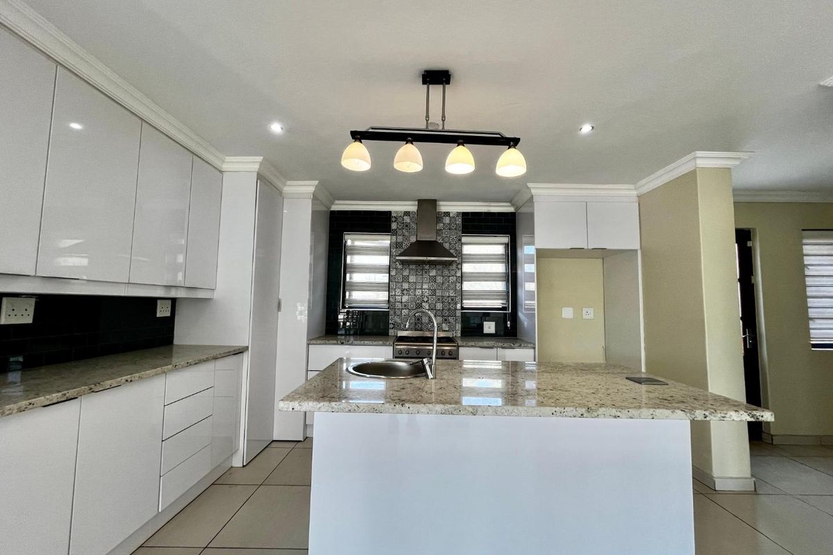 Sophisticated 3-Bedroom Home in Olympus AH - Photo 3