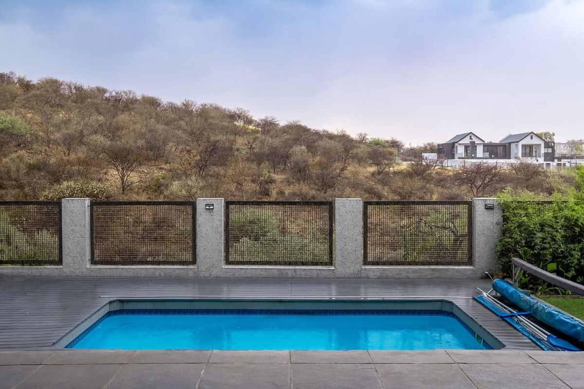 Contemporary Executive Retreat in Auasblick – Nature Views & Pool (House to Rent N$ 40 000) - Photo 5