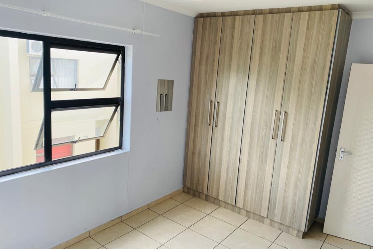 NEAT + WELL MAINTAINED DUPLEX TOWNHOUSE (CORNER UNIT) FOR SALE IN KLEINE KUPPE!!!  CC Registered - Photo 5