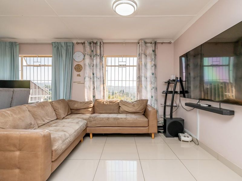 Secure Complex Living with Beautiful Views - Photo 7