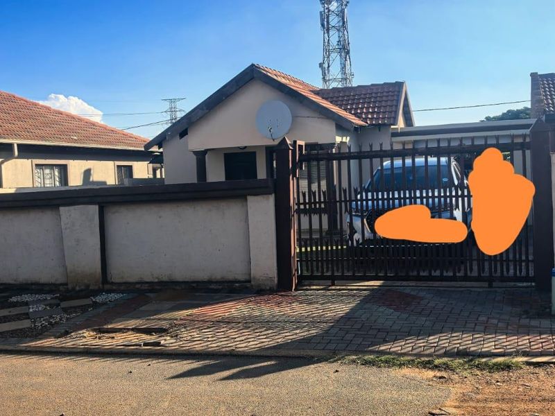 3 bedrooms house for sale in Soshanguve VV - Photo 4