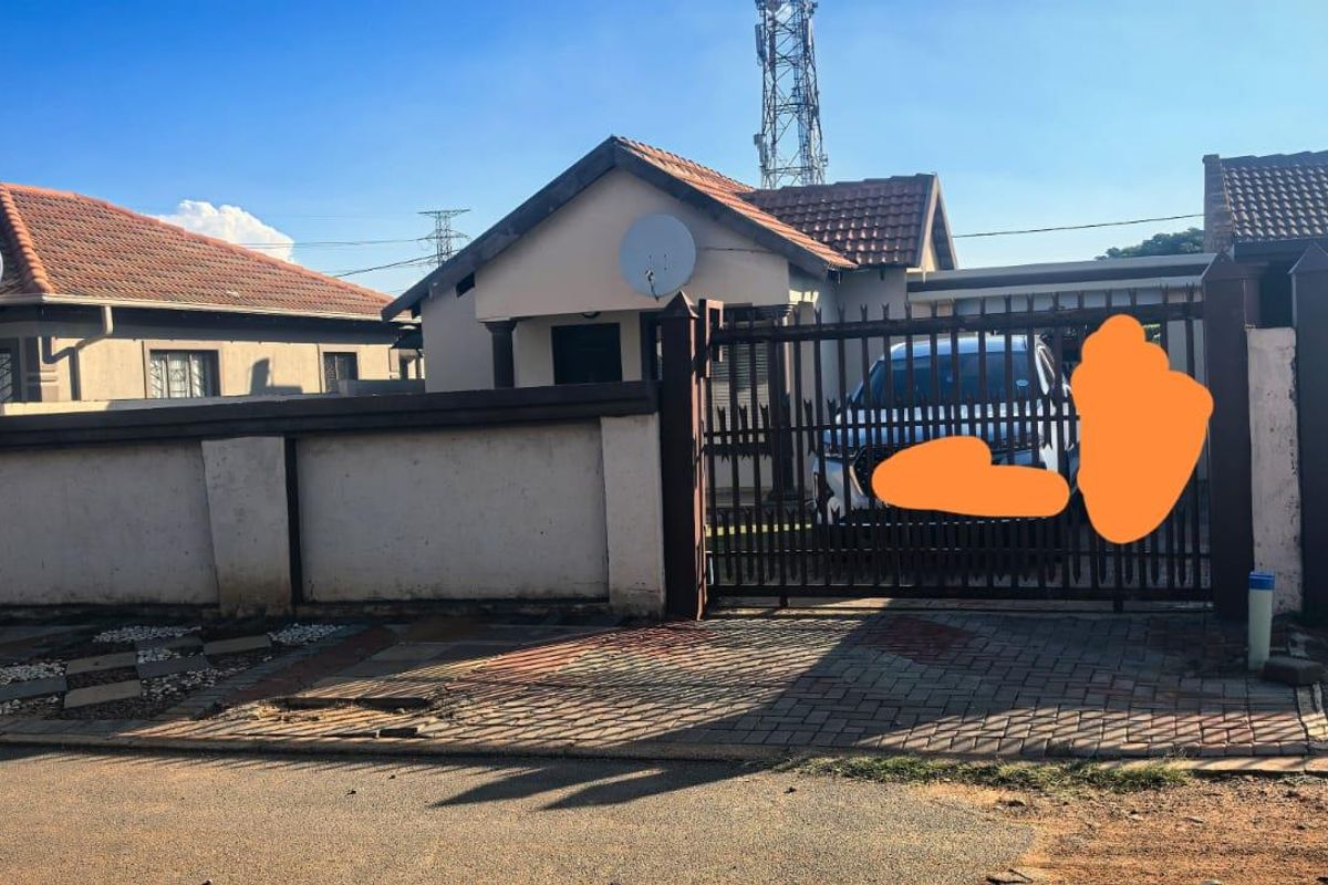 3 bedrooms house for sale in Soshanguve VV - Photo 4