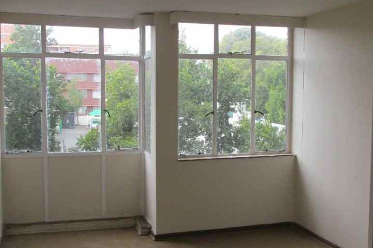BACHELOR FLAT TO RENT IN ARCADIA - Photo 5