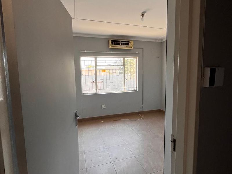 🏡 For Sale: Spacious Residential Property in Extension 1, Outapi - Photo 10