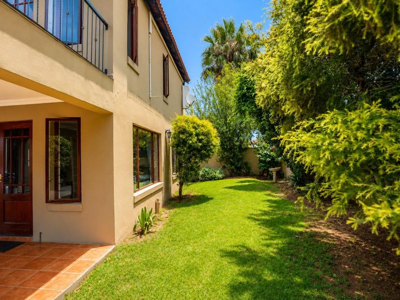 A Fully Furnished Townhouse - Photo 2