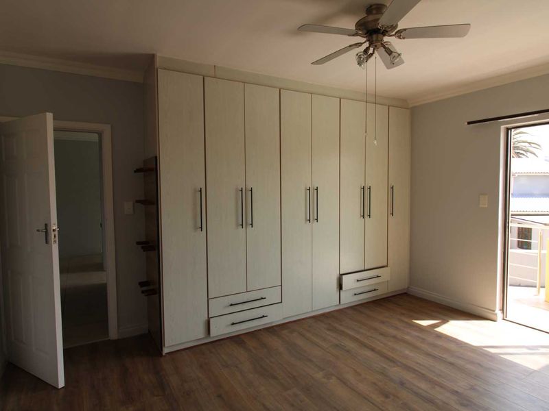 Partially double storey home in good neighbourhood. - Photo 7