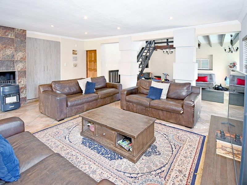 Beautiful Family Home in Secure Complex - Photo 3