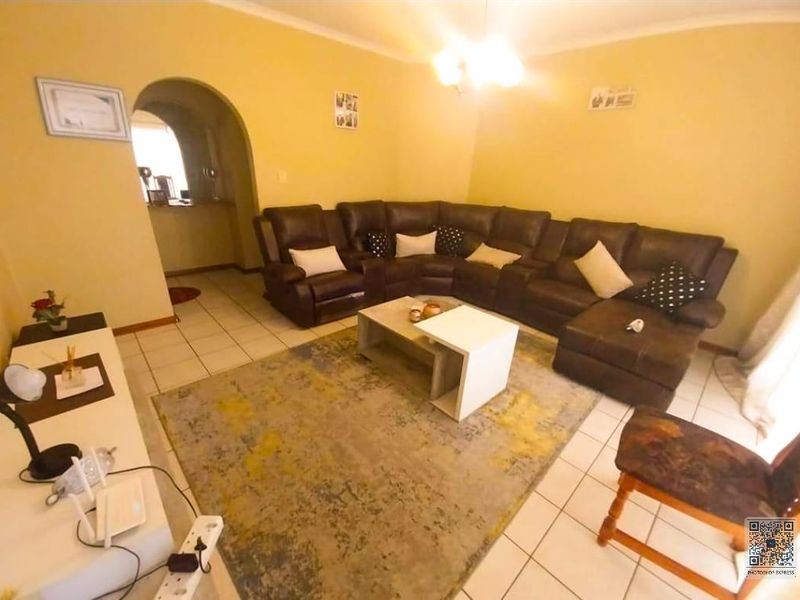 3 Bedroom House In Marbela Complex Birchleigh North - Photo 5